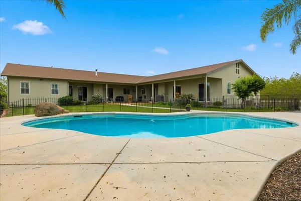 $1,100,000 | 1979 McDonald Avenue, Live Oak, CA 95953