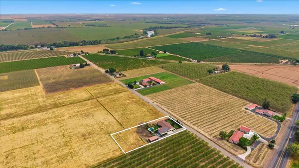 $1,100,000 | 1979 McDonald Avenue, Live Oak, CA 95953