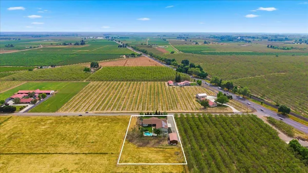 $1,100,000 | 1979 McDonald Avenue, Live Oak, CA 95953