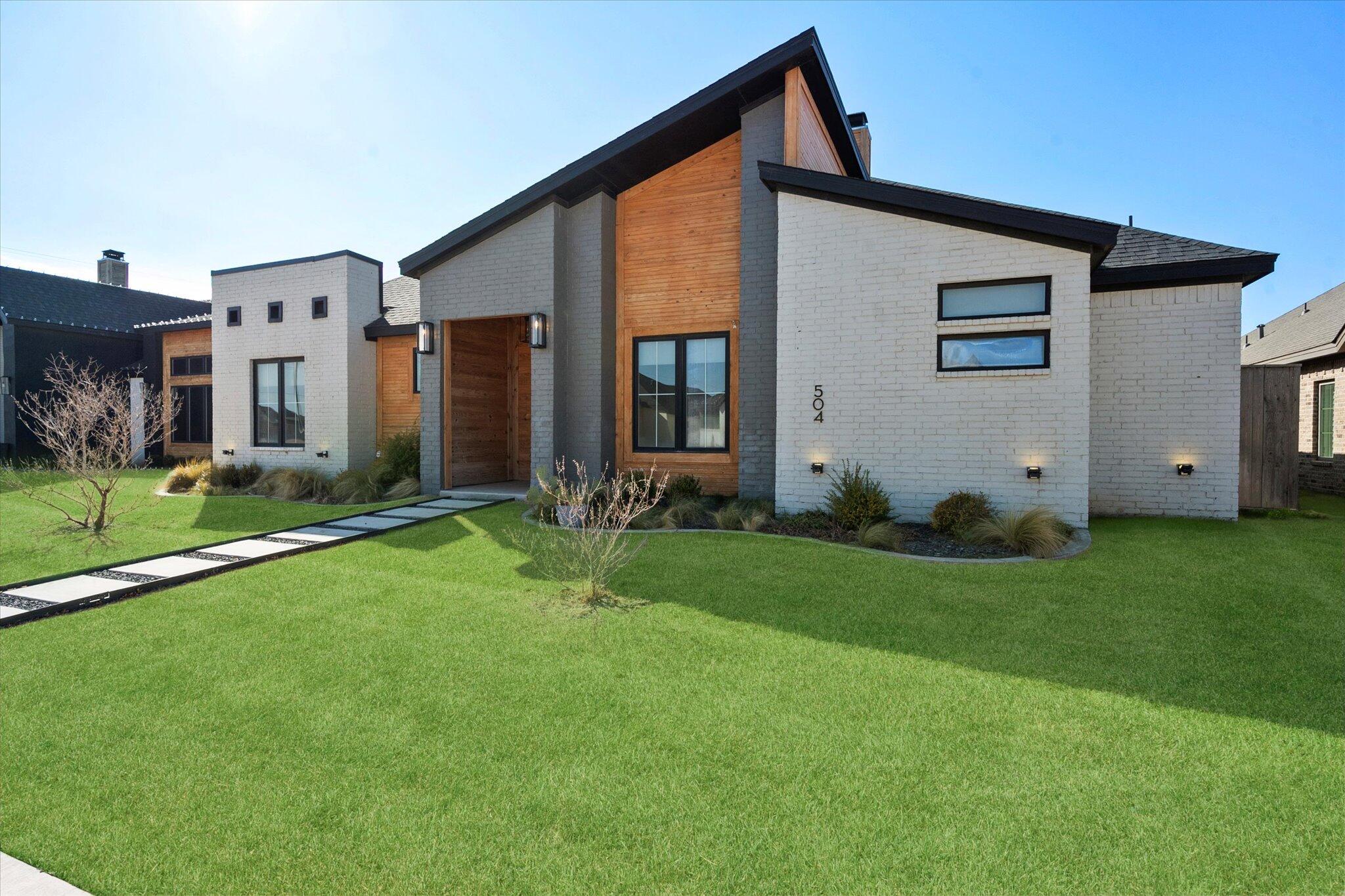 504 Brookshire Avenue Wolfforth, TX 79382 - Photo 3 of 45 37-504 Brookshire_7946