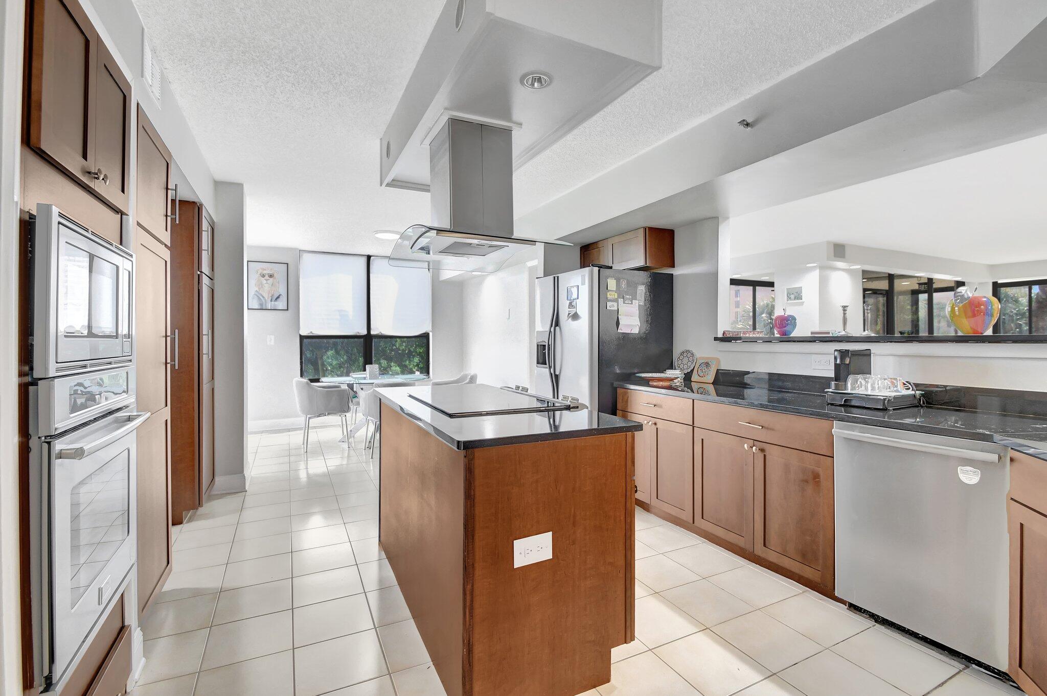 7201 Promenade Drive, Unit 302 Boca Raton, FL 33433 - Photo 12 of 46 kitchen