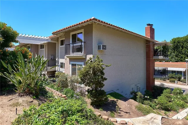 $429,800 | 3300 Via Carrizo, Unit D, Laguna Woods, CA 92637