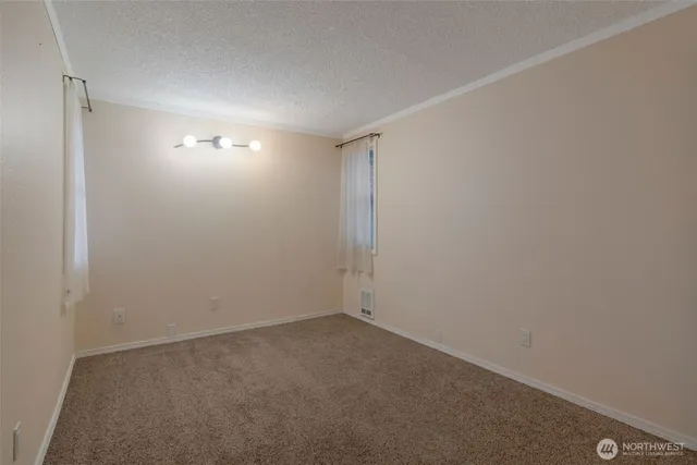 $2,400 | 15721 Northeast 18th Street, Unit D1, Bellevue, WA 98008