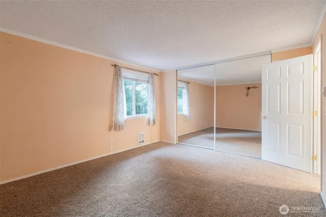 $2,400 | 15721 Northeast 18th Street, Unit D1, Bellevue, WA 98008
