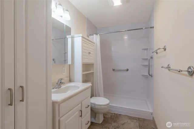 $2,400 | 15721 Northeast 18th Street, Unit D1, Bellevue, WA 98008