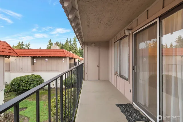 $2,400 | 15721 Northeast 18th Street, Unit D1, Bellevue, WA 98008