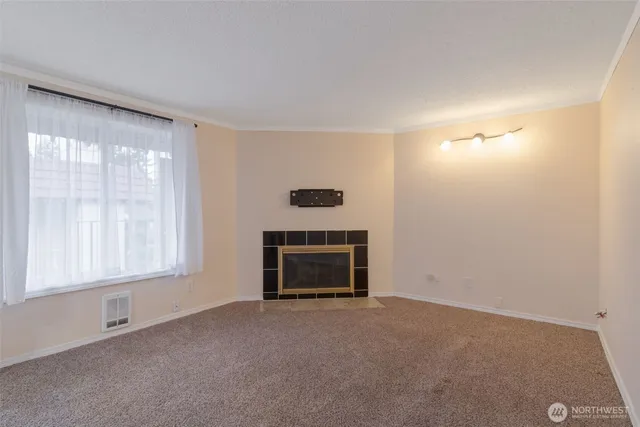 $2,400 | 15721 Northeast 18th Street, Unit D1, Bellevue, WA 98008