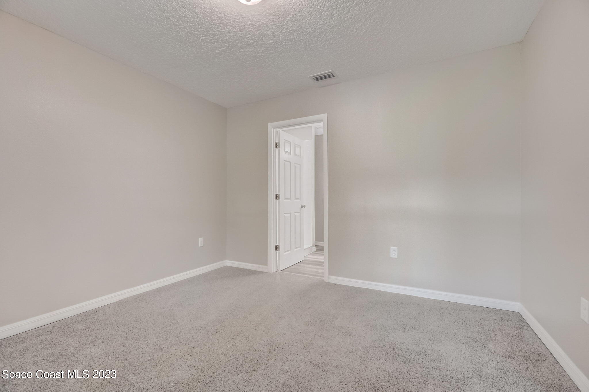 1013 Knecht Road Northeast Palm Bay, FL 32905 - Photo 13 of 20 33-web-or-mls-Knecht Rd NE-033