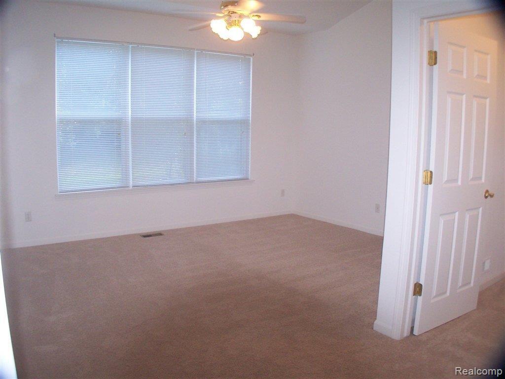 70 Eagle Ridge Road Lake Orion, MI 48360 - Photo 13 of 17 MBR_cathedral ceiiling w_walkin