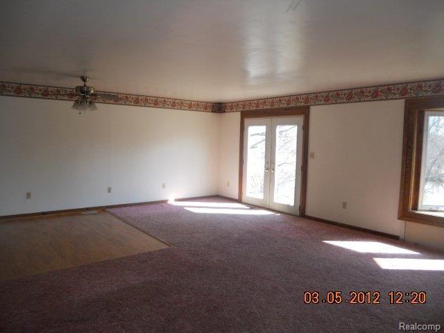 311 Riley Street Dundee, MI 48131 - Photo 3 of 9 311 Riley livingrm.JPG