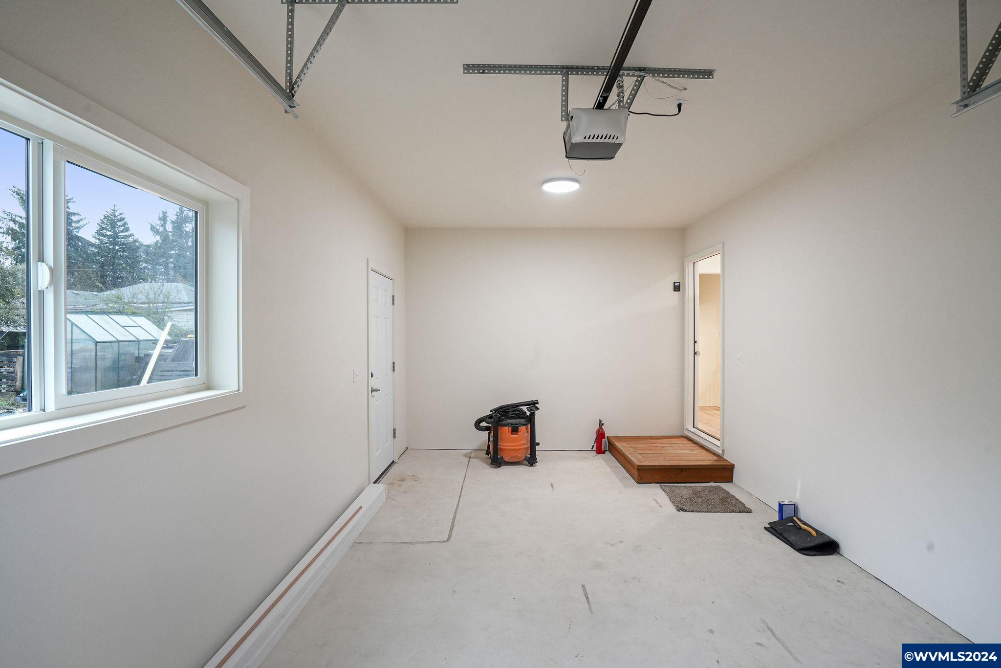 220 Northwest Juniper Lane Albany, OR 97321 - Photo 13 of 26