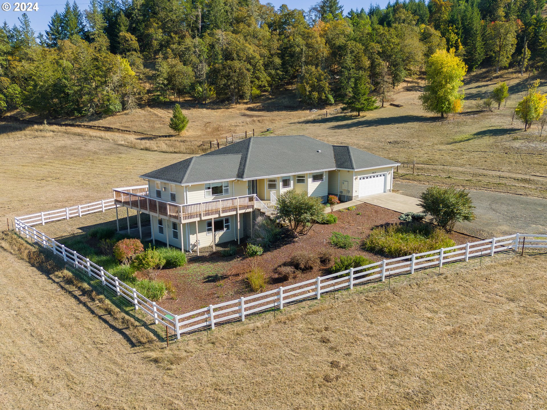 18235 Dixonville Road Roseburg, OR 97470 - Photo 1 of 40