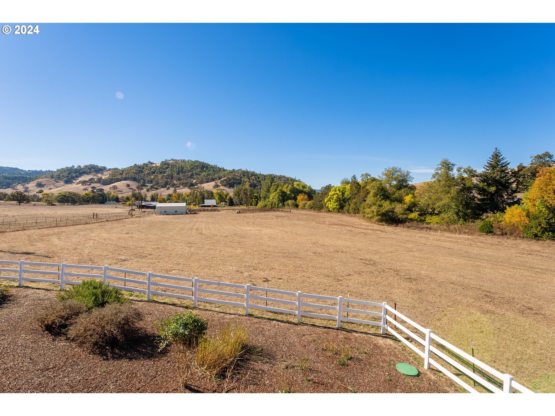 18235 Dixonville Road Roseburg, OR 97470 - Photo 11 of 40