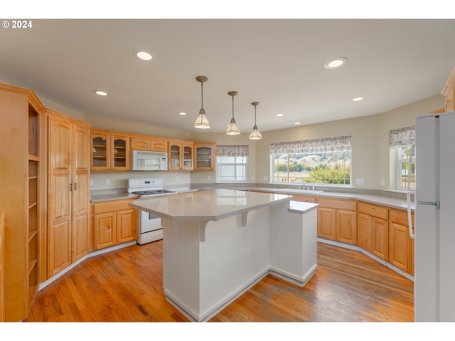 18235 Dixonville Road Roseburg, OR 97470 - Photo 14 of 40