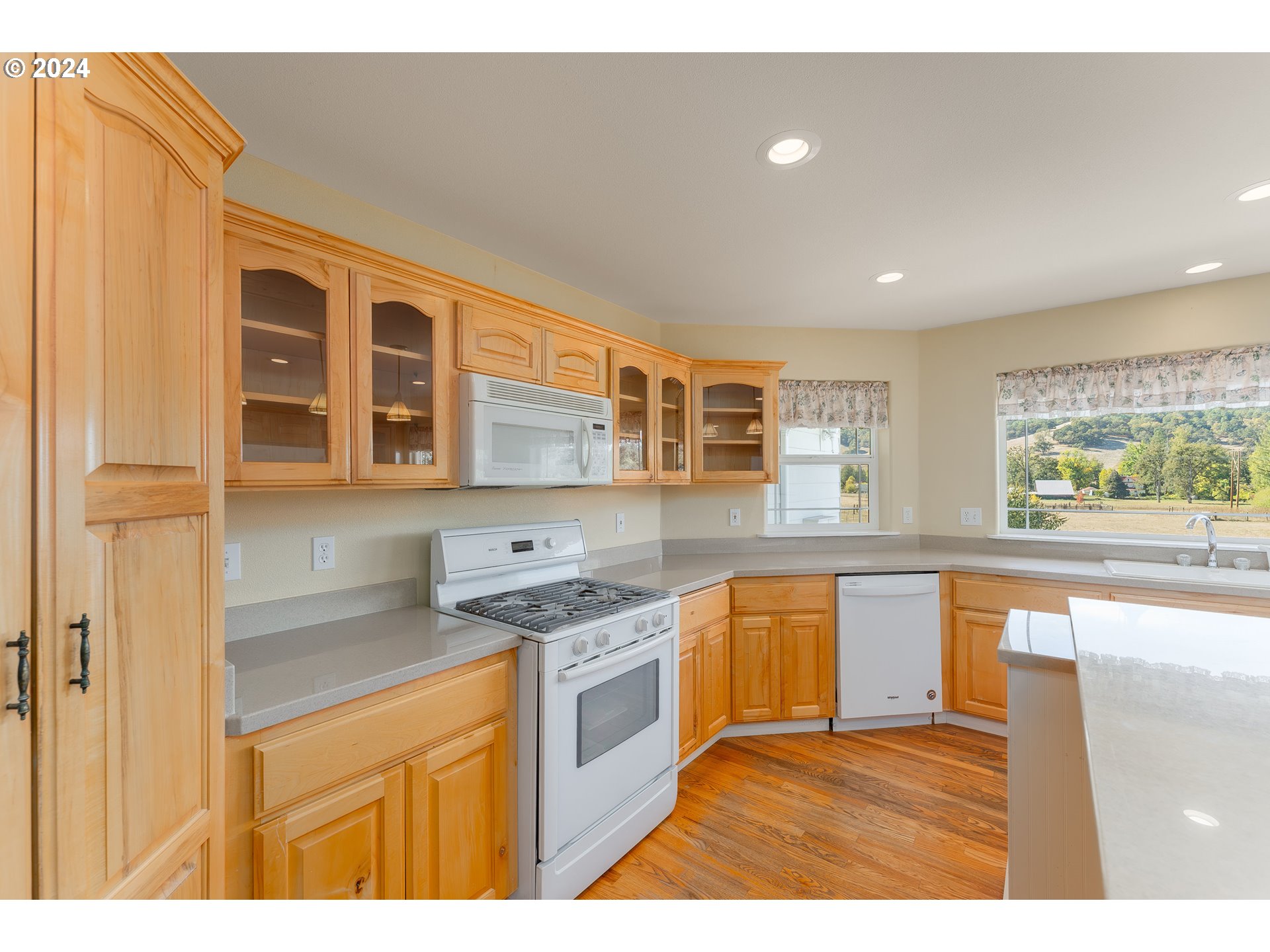 18235 Dixonville Road Roseburg, OR 97470 - Photo 15 of 40
