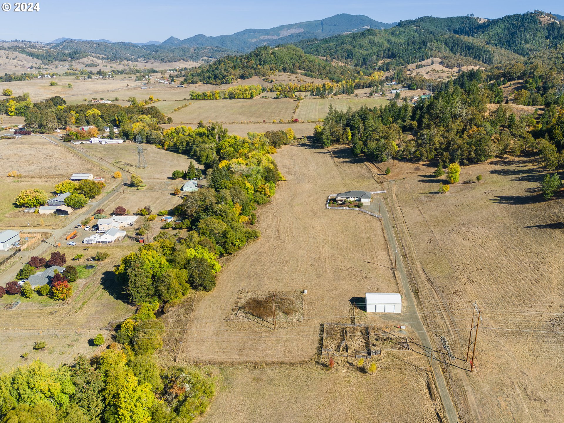 18235 Dixonville Road Roseburg, OR 97470 - Photo 2 of 40