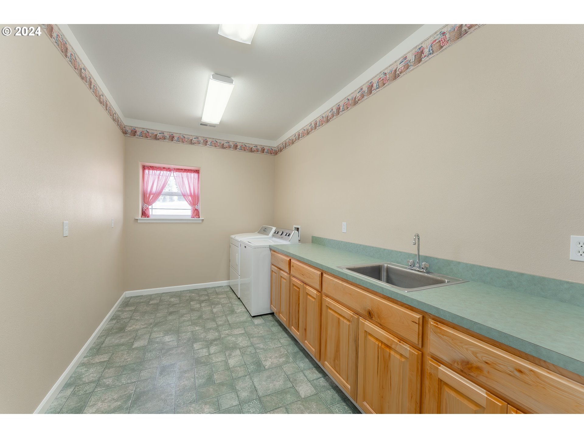 18235 Dixonville Road Roseburg, OR 97470 - Photo 38 of 40