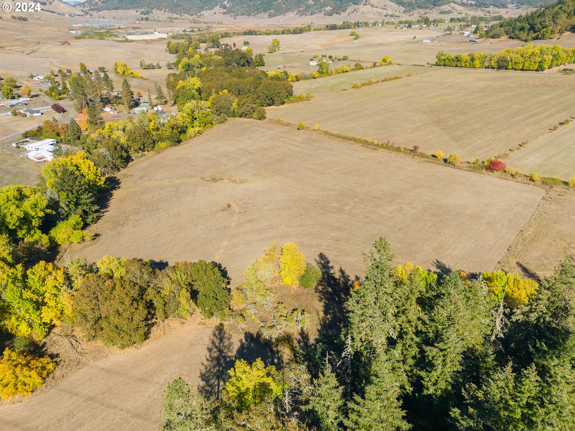 18235 Dixonville Road Roseburg, OR 97470 - Photo 5 of 40