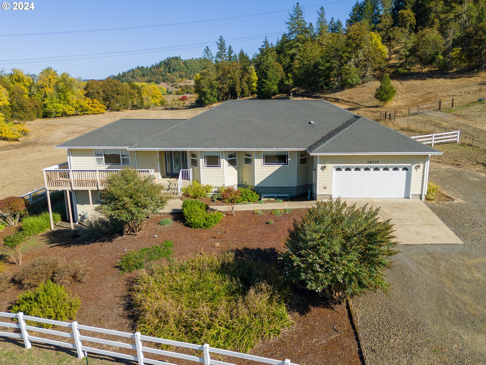 18235 Dixonville Road Roseburg, OR 97470 - Photo 6 of 40