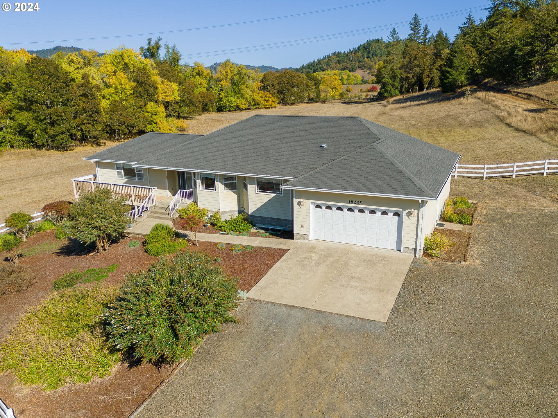 18235 Dixonville Road Roseburg, OR 97470 - Photo 7 of 40