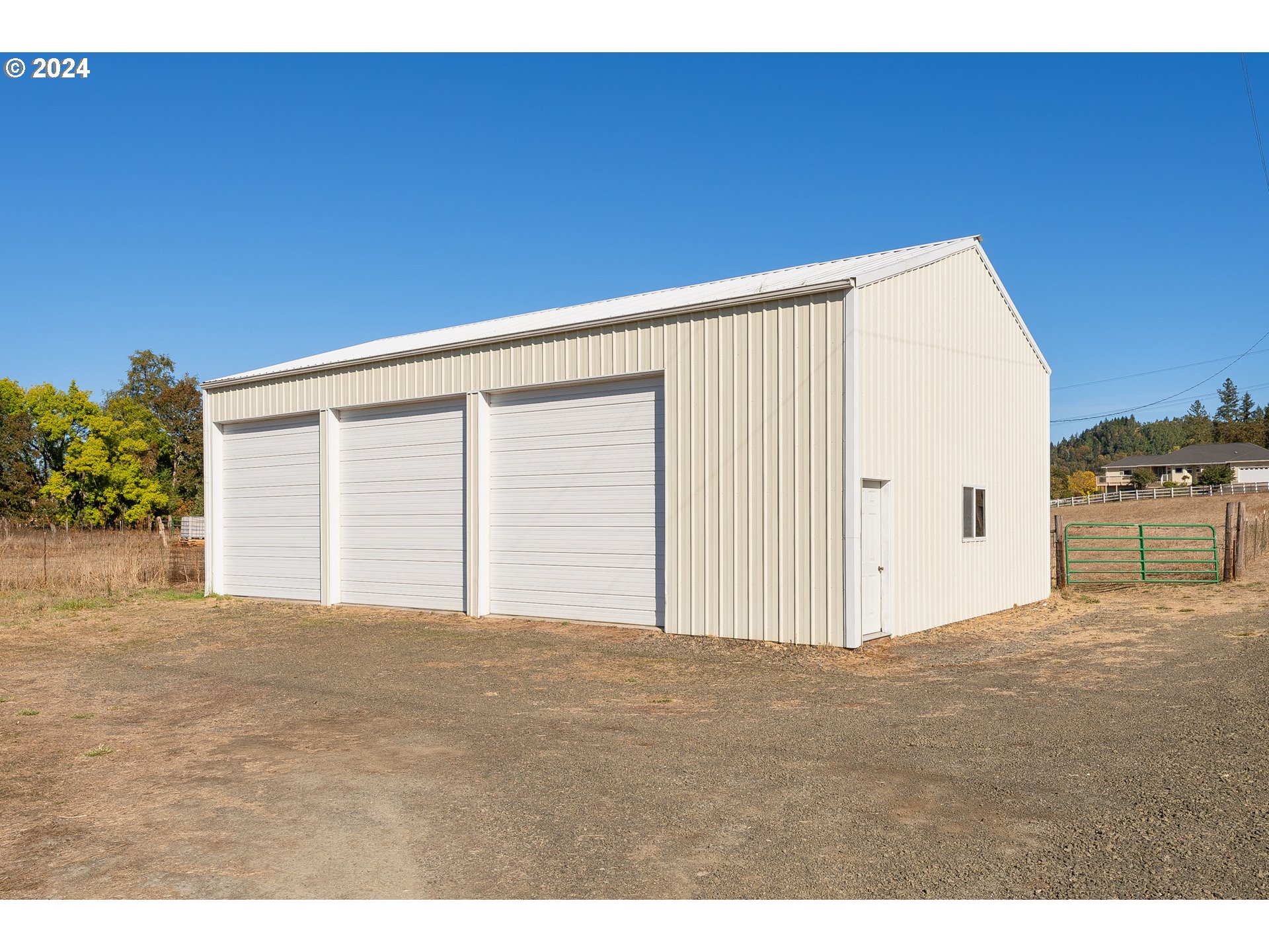 18235 Dixonville Road Roseburg, OR 97470 - Photo 10 of 40