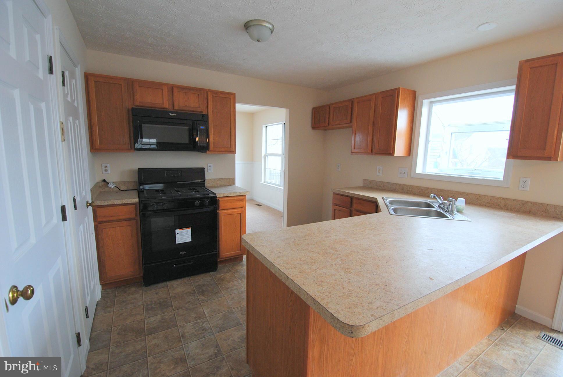 204 Alpine Meadow Road Winchester, VA 22602 - Photo 7 of 30 Kitchen
