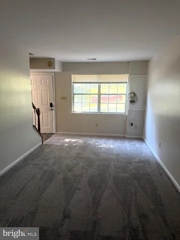 a view of empty room with window