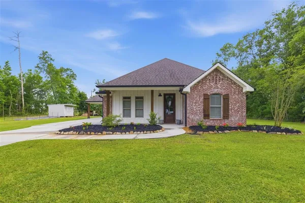 $315,000 | 2208 Oak Grove Drive, Vinton, LA 70668