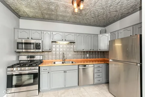 $190,000 | 5075 East Walnut Street, Indianapolis, IN 46201