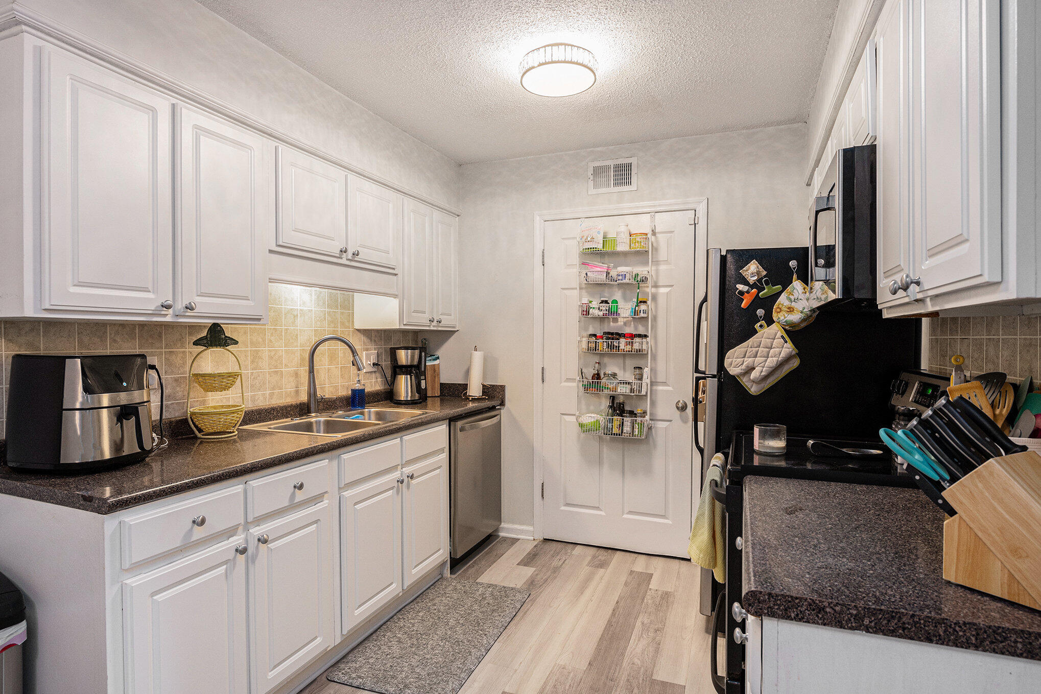 1402 Camp Road, Unit 9G Charleston, SC 29412 - Photo 8 of 19 008_file_57