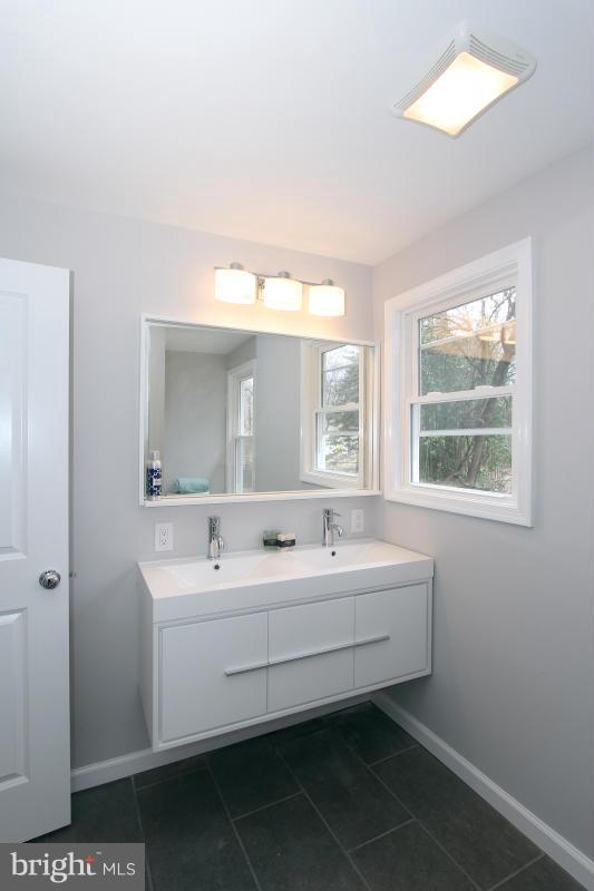 38 Brookfield Road Pasadena, MD 21122 - Photo 20 of 29 Bath