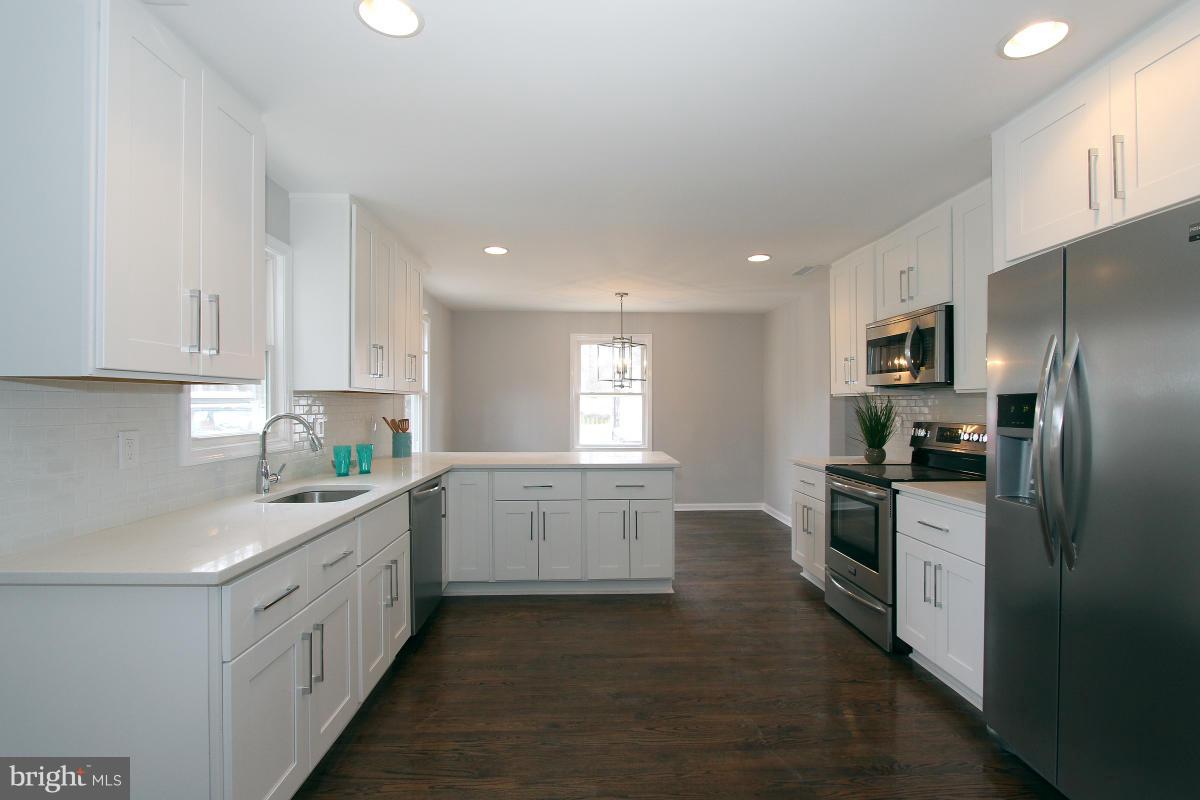 38 Brookfield Road Pasadena, MD 21122 - Photo 3 of 29 Kitchen