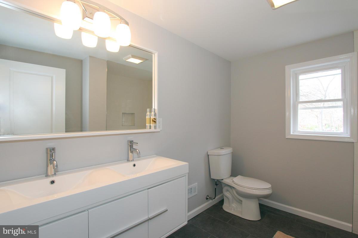 38 Brookfield Road Pasadena, MD 21122 - Photo 24 of 29 Bath