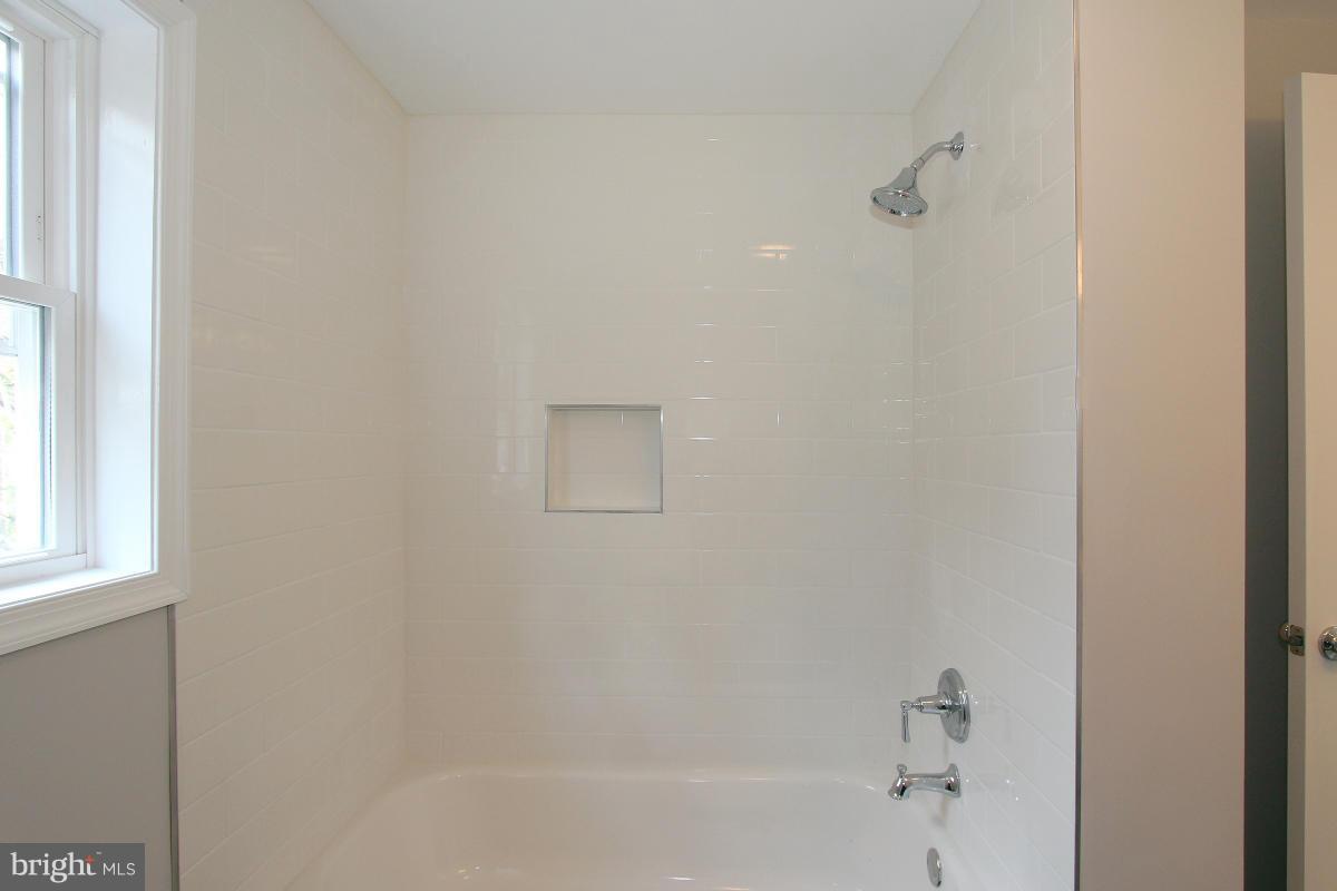 38 Brookfield Road Pasadena, MD 21122 - Photo 25 of 29 Bath