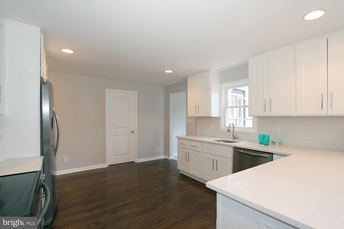 38 Brookfield Road Pasadena, MD 21122 - Photo 5 of 29 Kitchen