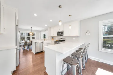 $995,000 | 812 Van Slyke Drive, Fontana, WI 53125