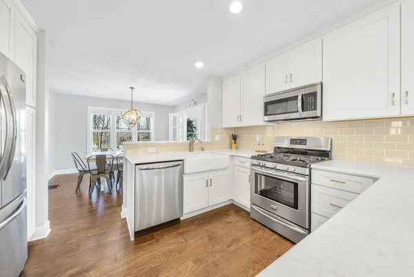 $995,000 | 812 Van Slyke Drive, Fontana, WI 53125