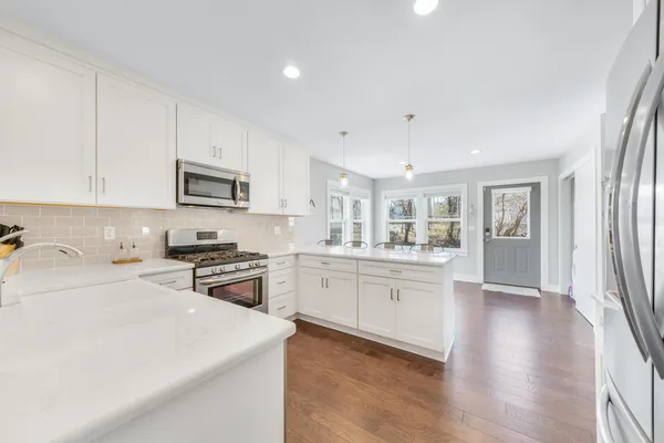 $995,000 | 812 Van Slyke Drive, Fontana, WI 53125