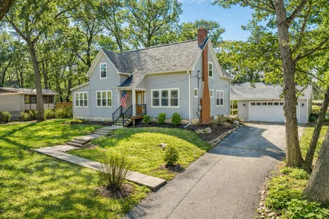 $995,000 | 812 Van Slyke Drive, Fontana, WI 53125