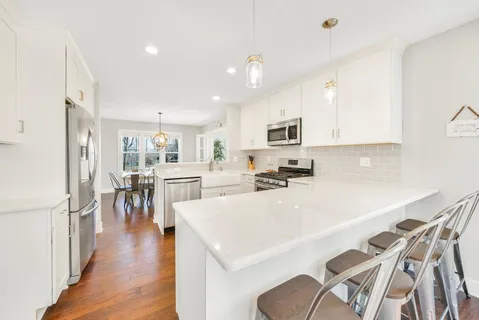 $995,000 | 812 Van Slyke Drive, Fontana, WI 53125