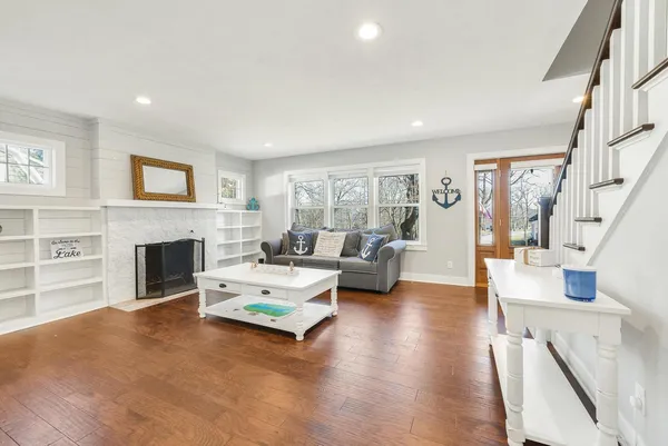 $995,000 | 812 Van Slyke Drive, Fontana, WI 53125