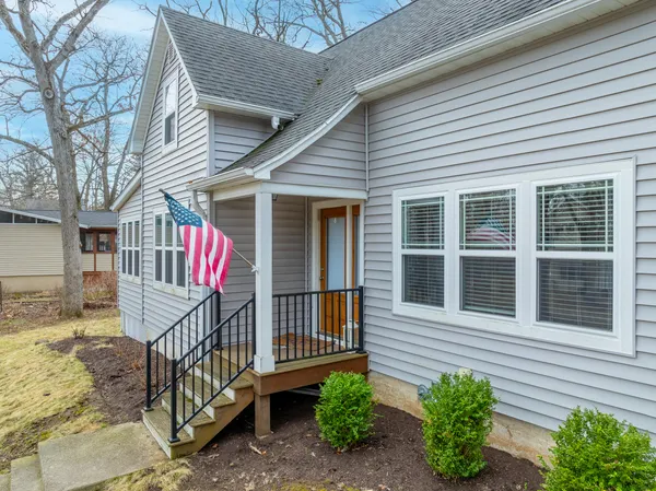 $995,000 | 812 Van Slyke Drive, Fontana, WI 53125