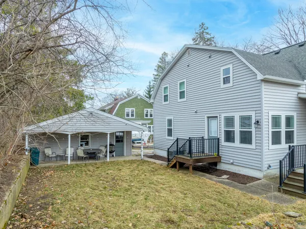$995,000 | 812 Van Slyke Drive, Fontana, WI 53125