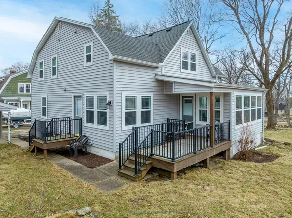 $995,000 | 812 Van Slyke Drive, Fontana, WI 53125