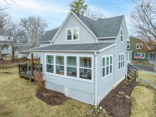 $995,000 | 812 Van Slyke Drive, Fontana, WI 53125