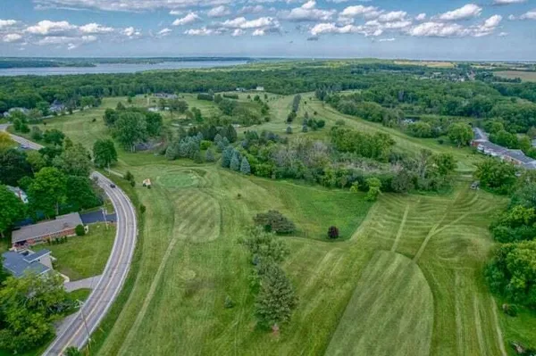 $995,000 | 812 Van Slyke Drive, Fontana, WI 53125