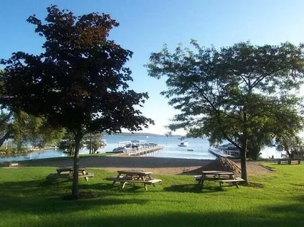 $995,000 | 812 Van Slyke Drive, Fontana, WI 53125