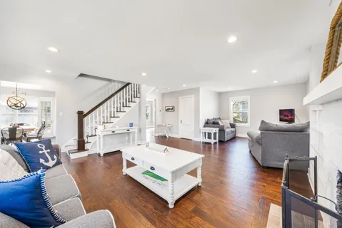 $995,000 | 812 Van Slyke Drive, Fontana, WI 53125