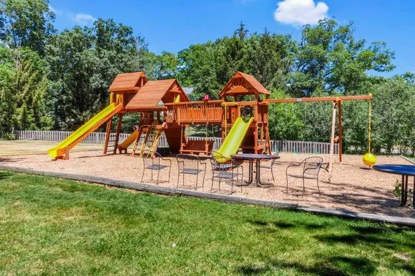 $995,000 | 812 Van Slyke Drive, Fontana, WI 53125