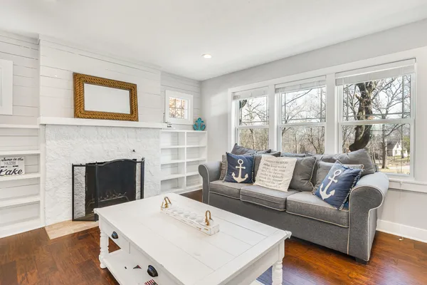 $995,000 | 812 Van Slyke Drive, Fontana, WI 53125